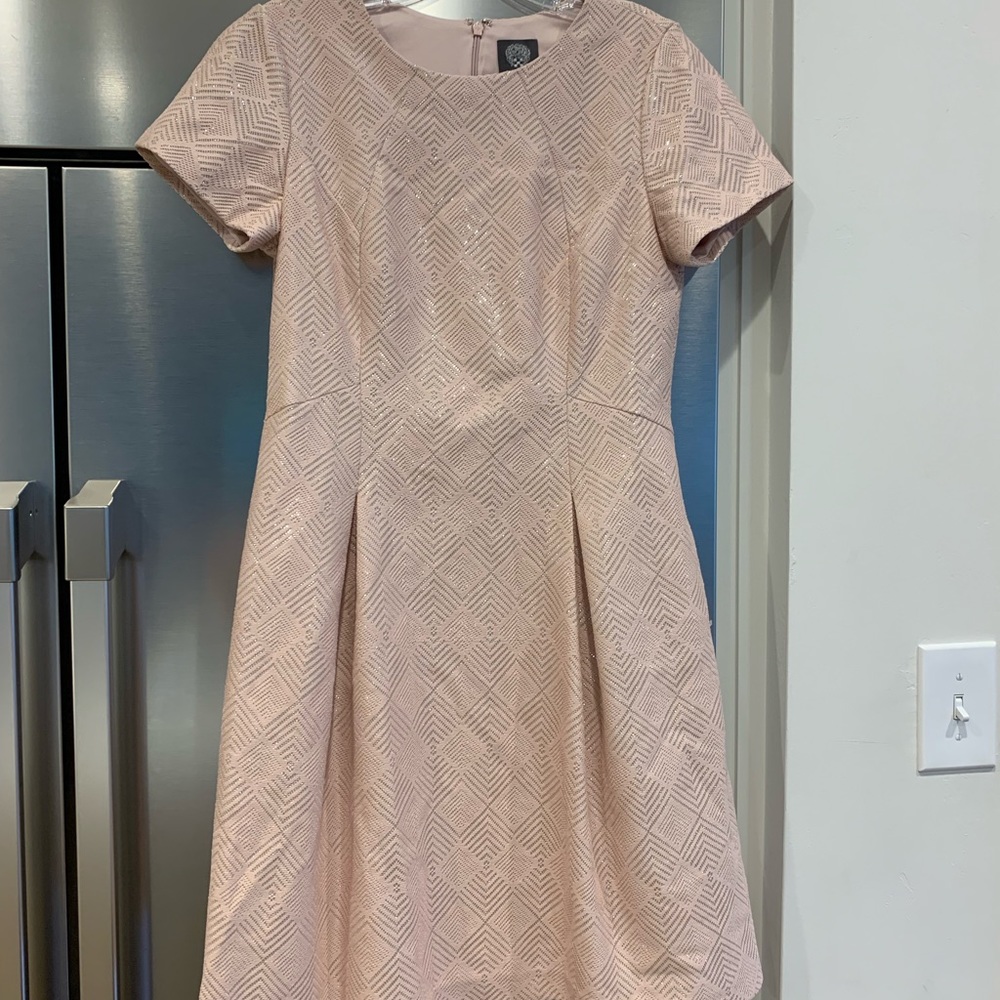 Vince Camuto dress size 8 EUC. Light pink with sliver geometric thread design.